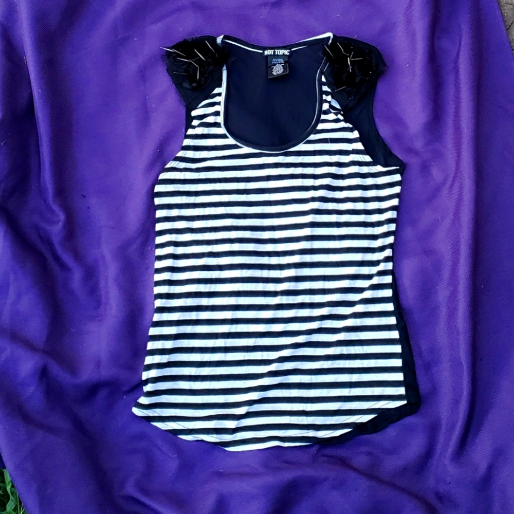 Hot topic RARE VINTAGE Gothic Top